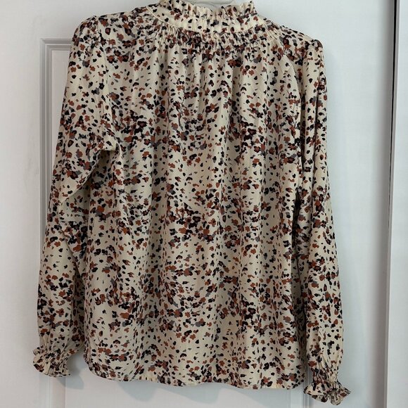 Avara Size Medium Long Sleeve V-Neck Cream Blouse Excellent Condition - Picture 5 of 5
